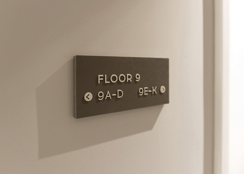 Floor directional sign